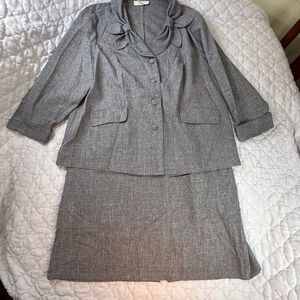 Allison Woods Gray Two Piece Skirt Set Size 26W